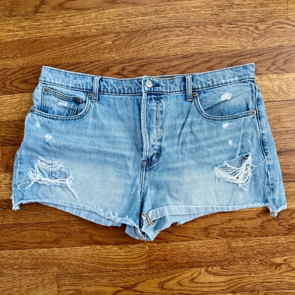 GAP denim button fly shorts - EC - Size 32